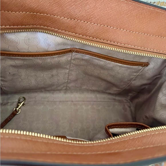 MICHAEL KORS brown leather bag. Like new - Picture 4 of 8